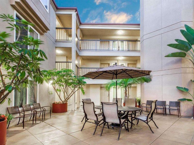 Days Inn By Wyndham Carlsbad Exterior foto