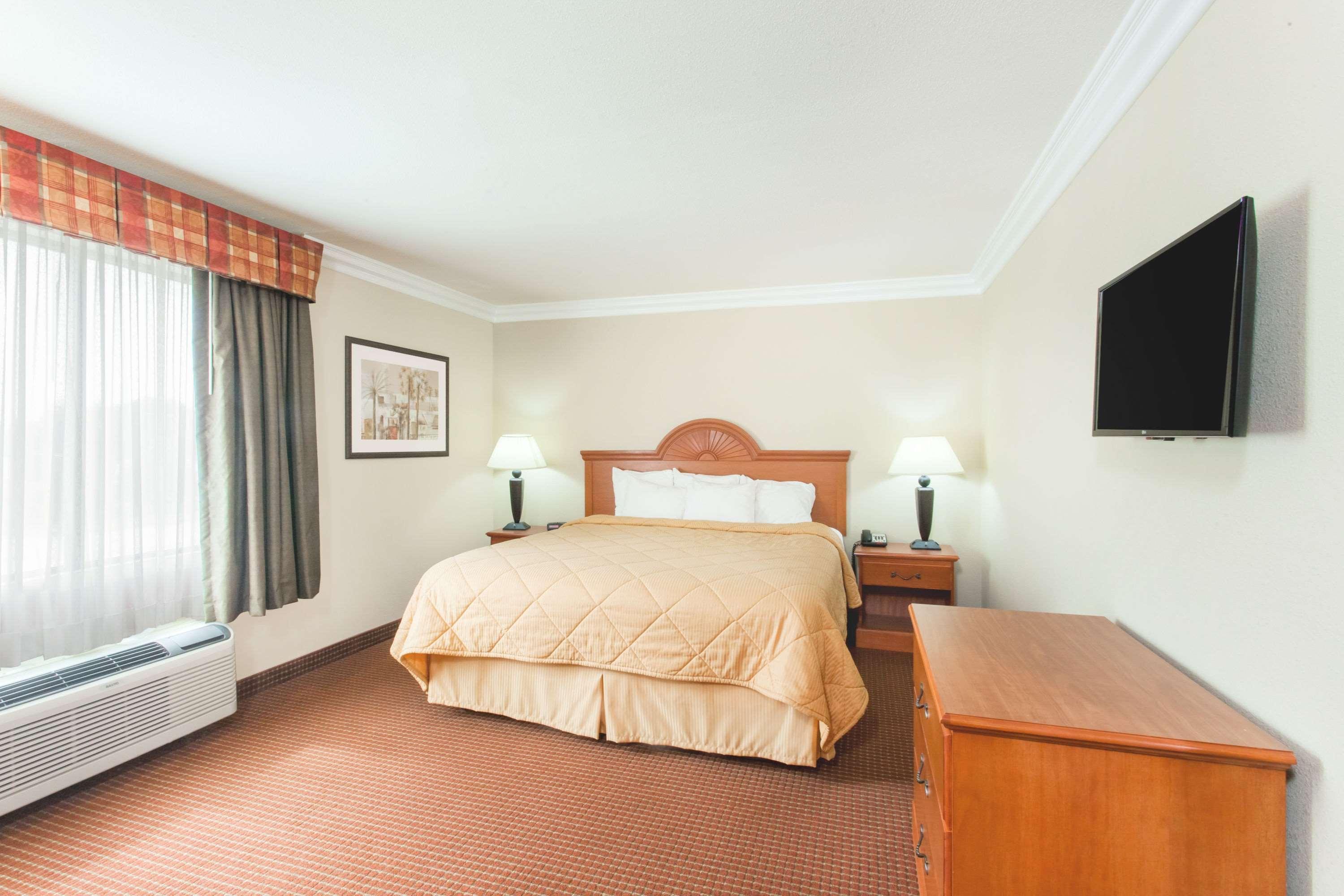 Days Inn By Wyndham Carlsbad Exterior foto